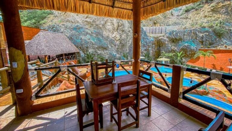 Entre-Rocas-un-turicentro-con-piscina-al-aire-libre-rodeado-de-naturaleza-en-Izabal-768x436.jpg